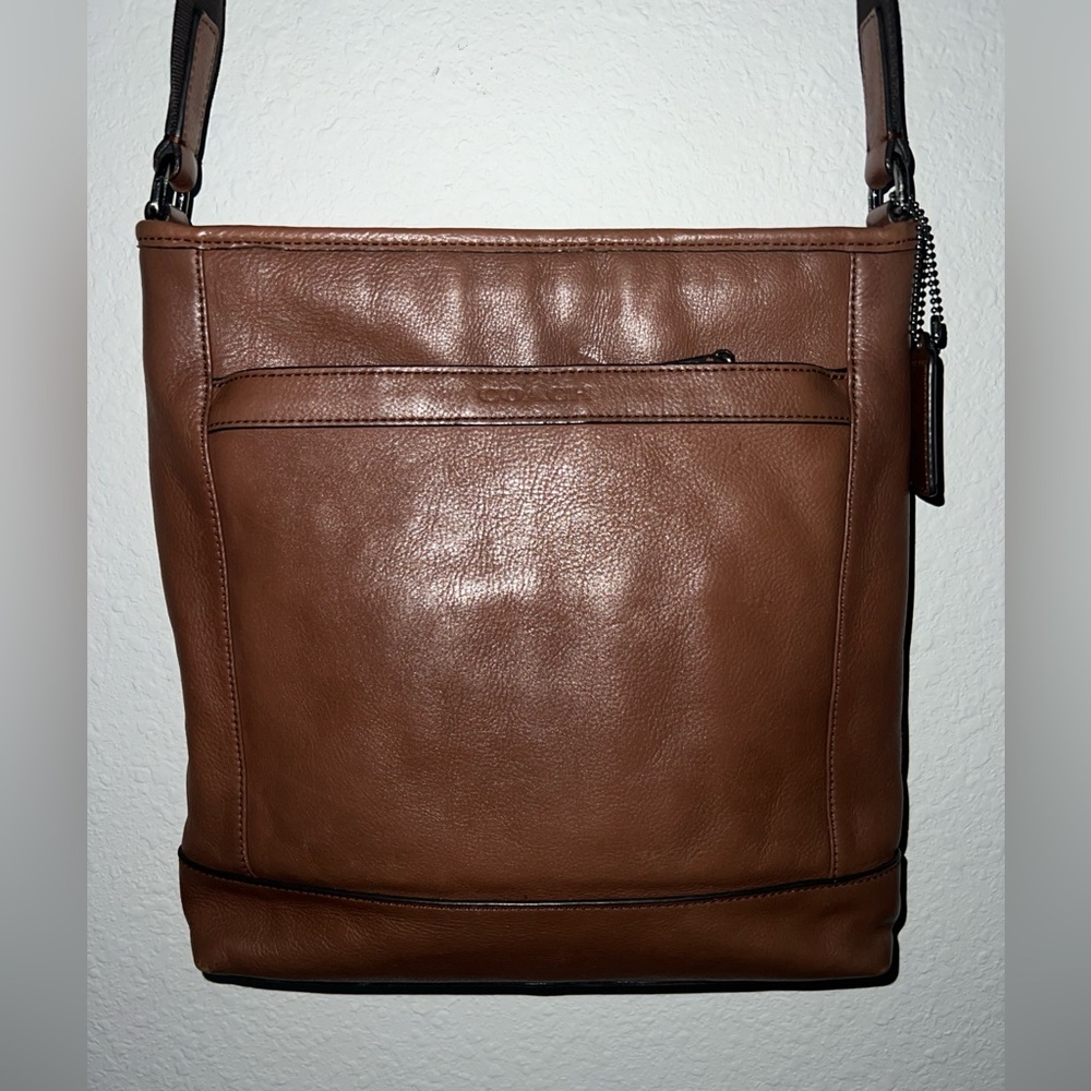 Authentic Coach classic brown leather messenger bag crossbody